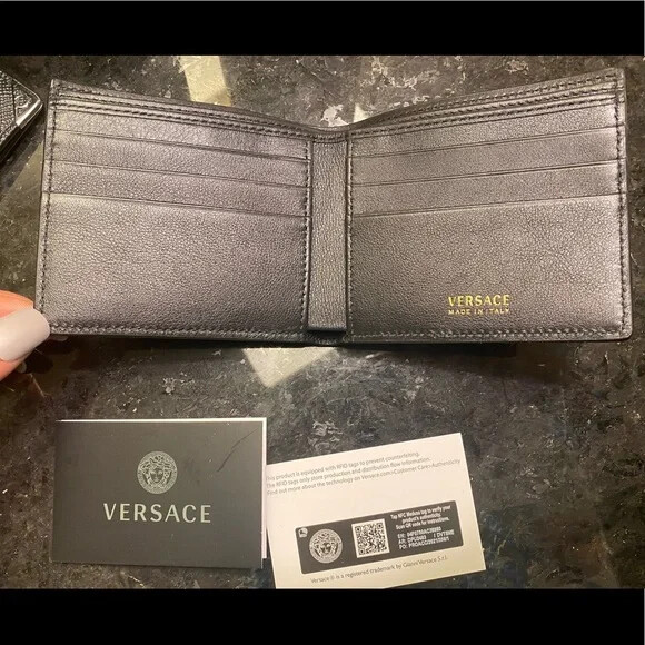 Versace La Medusa Bifold Leather Men's Wallet - Black