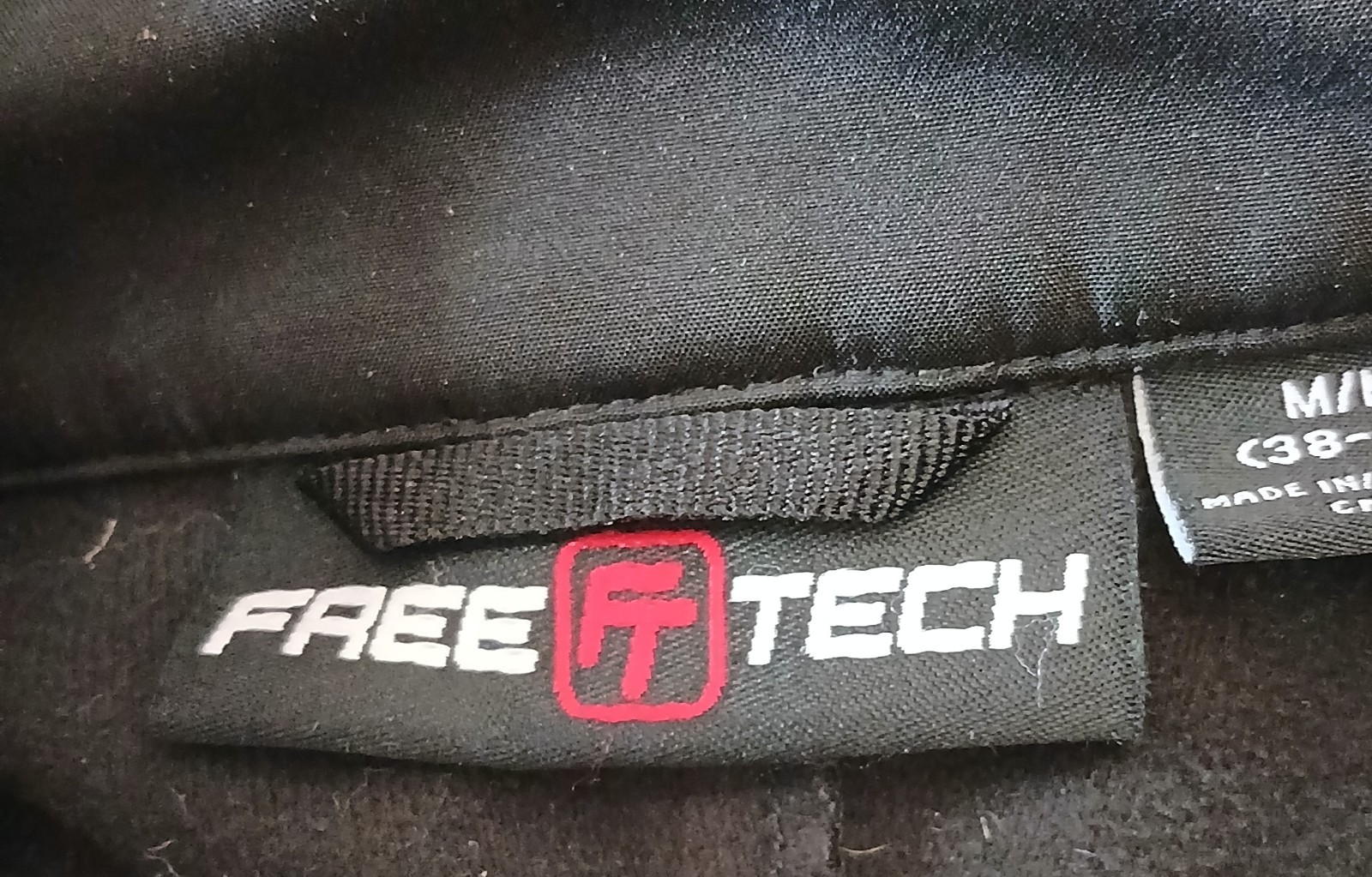 FREE TECH MEN'S SOFT SHELL JACKET MEDIUM - image 3