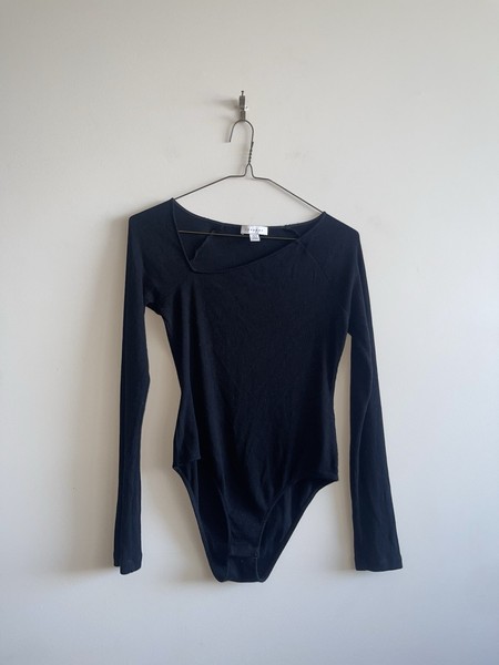 Topshop Women’s Black Long Sleeve Side V Neck Snap Crouch Bodysuit (size 10/M)