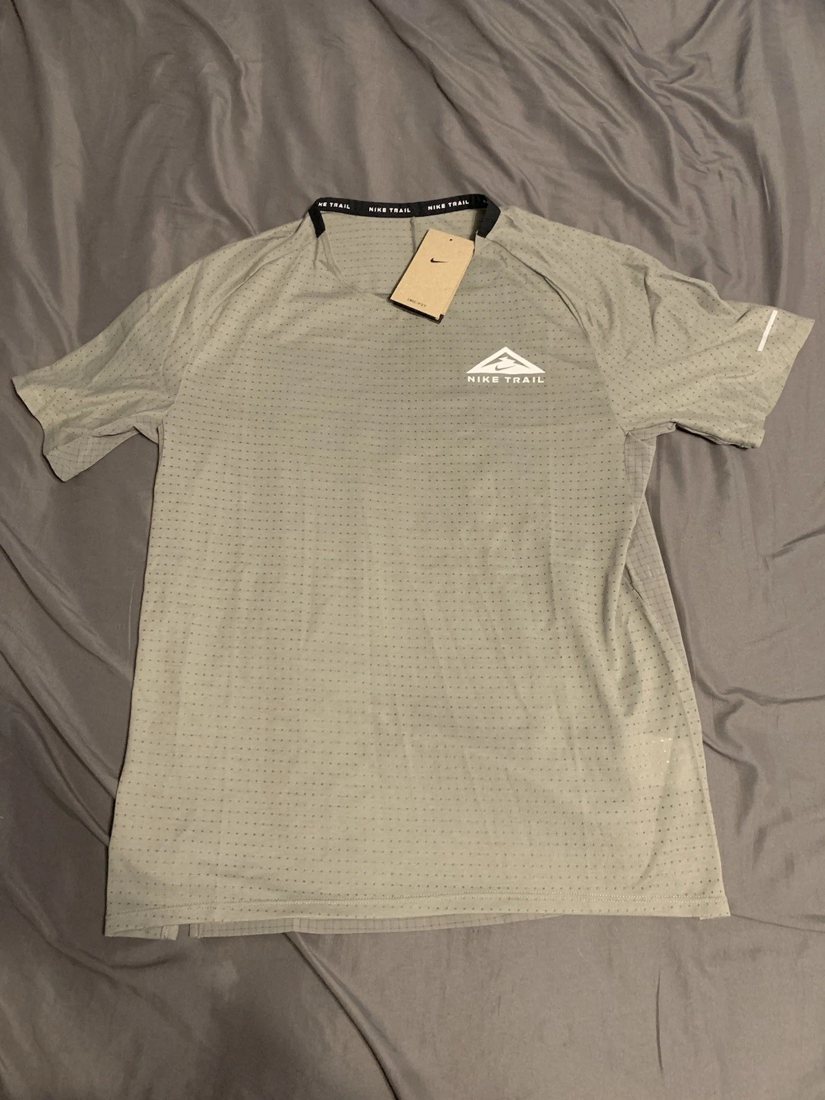 Nike Trail Solar Chase Dri Fit Running Short Sleeve Shirt Size M Mens DV9305-053
Opens in a new wind