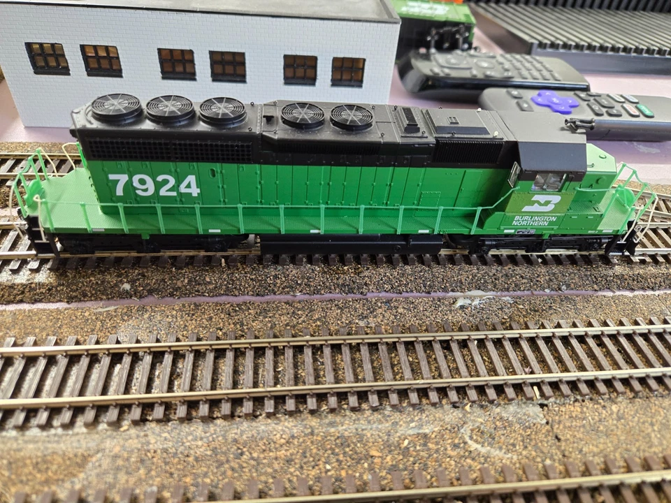 Broadway Limited BLI BN Burlington Northern SD40-2 #7924 DCC - Image 4 of 4