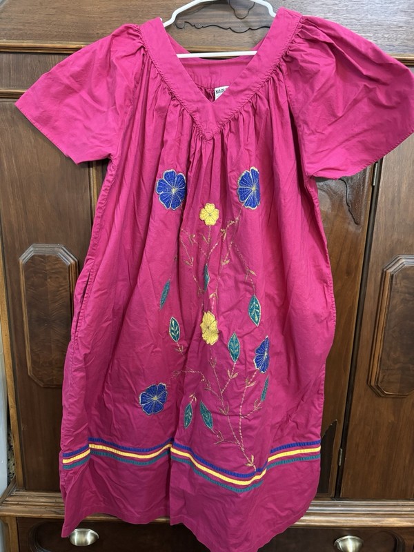 Vintage Naqui Pink Cotton Shift Dress V-Neck Short Sleeve Embroidered Floral