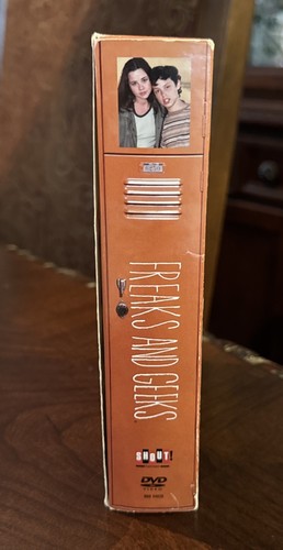 Freaks and Geeks: The Complete Series 6 Disc Box Set w/ Insert (Very Good Discs) - Picture 4 of 12