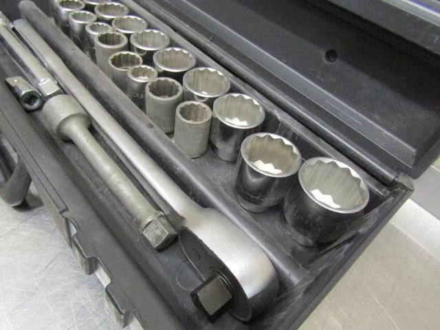 Sears Craftsman 3/4" Socket Set 7/8" to 1-1/2"  with Ratchet Wrench V Series - Image 2 of 4