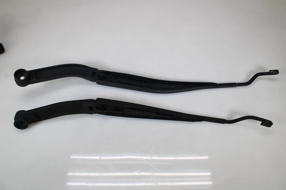 HYUNDAI GENESIS 2013-2016 CUPÉ - BRAZOS LIMPIAPARABRISAS IZQUIERDO Y DERECHO - OEM  Foto 4 de 4