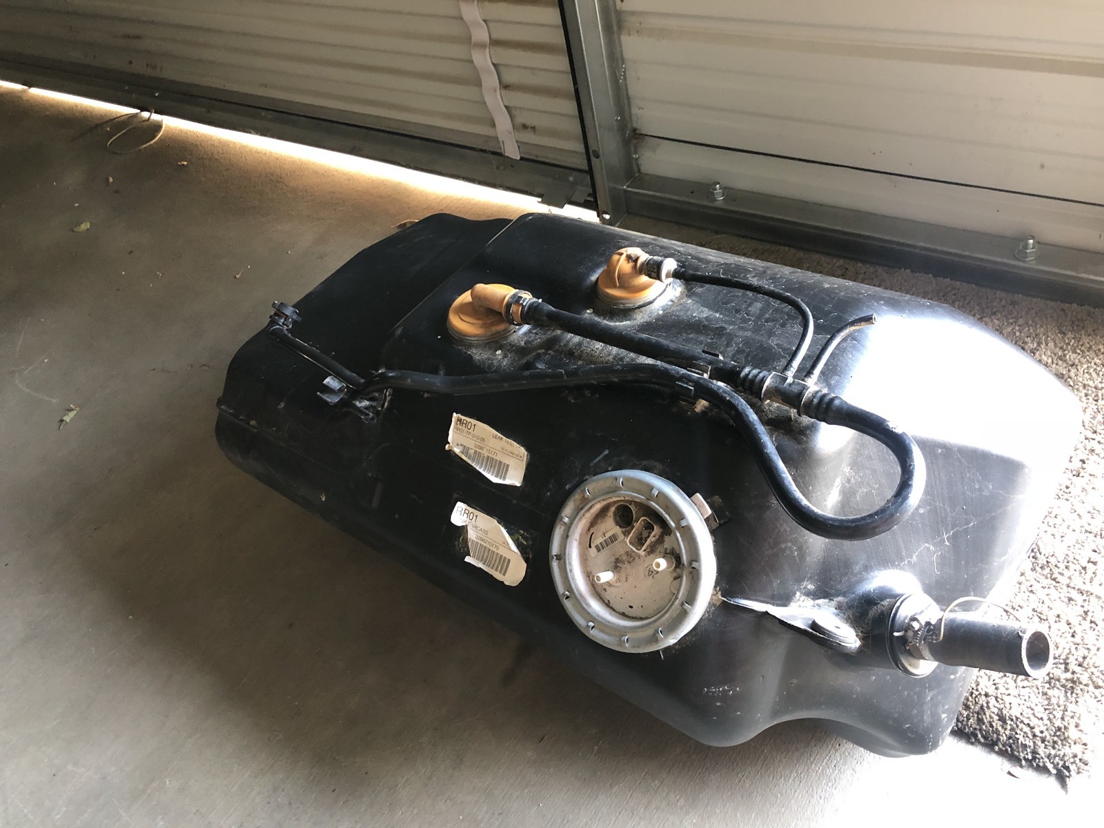 Rolls-Royce Phantom Gas fuel tank with pump