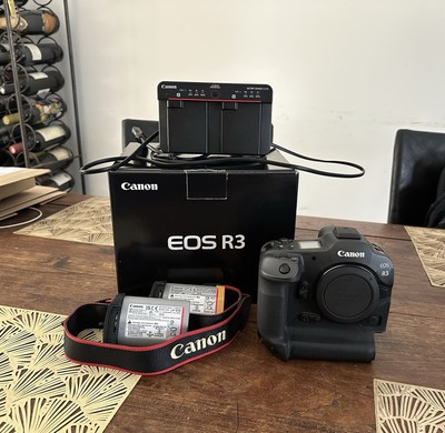 Canon EOS R3 -  Less Than 2000 Clicks + Extra LP-E19 Battery