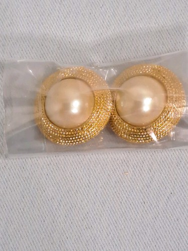 Vintage Faux Pearl Gold Mesh Clip-On Earrings '90s Statement Jewelry - Picture 6 of 6