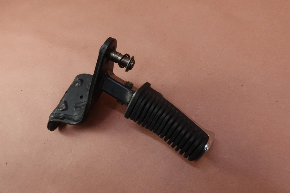1997-2004 Suzuki Marauder VZ800 VZ 800 LEFT FRONT DRIVER FOOT PEG - Image 2 of 4