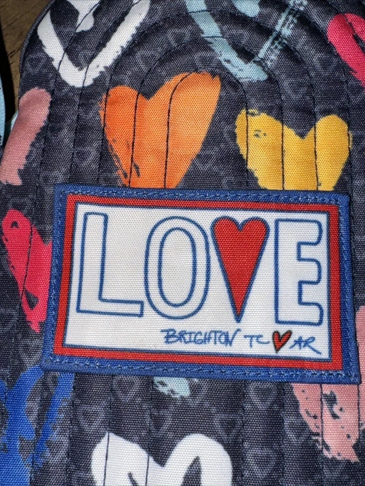 Brighton Color of Love Hearts Gafas de sol Estuche Bolsa Bolso con Correa Cierre Magnético  Foto 3 de 4