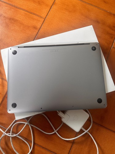 Apple MacBook Pro 2017 13" - Intel Core i5 2,3 GHz 8GB 256GB - Scatolo Originale - Foto 3 di 8