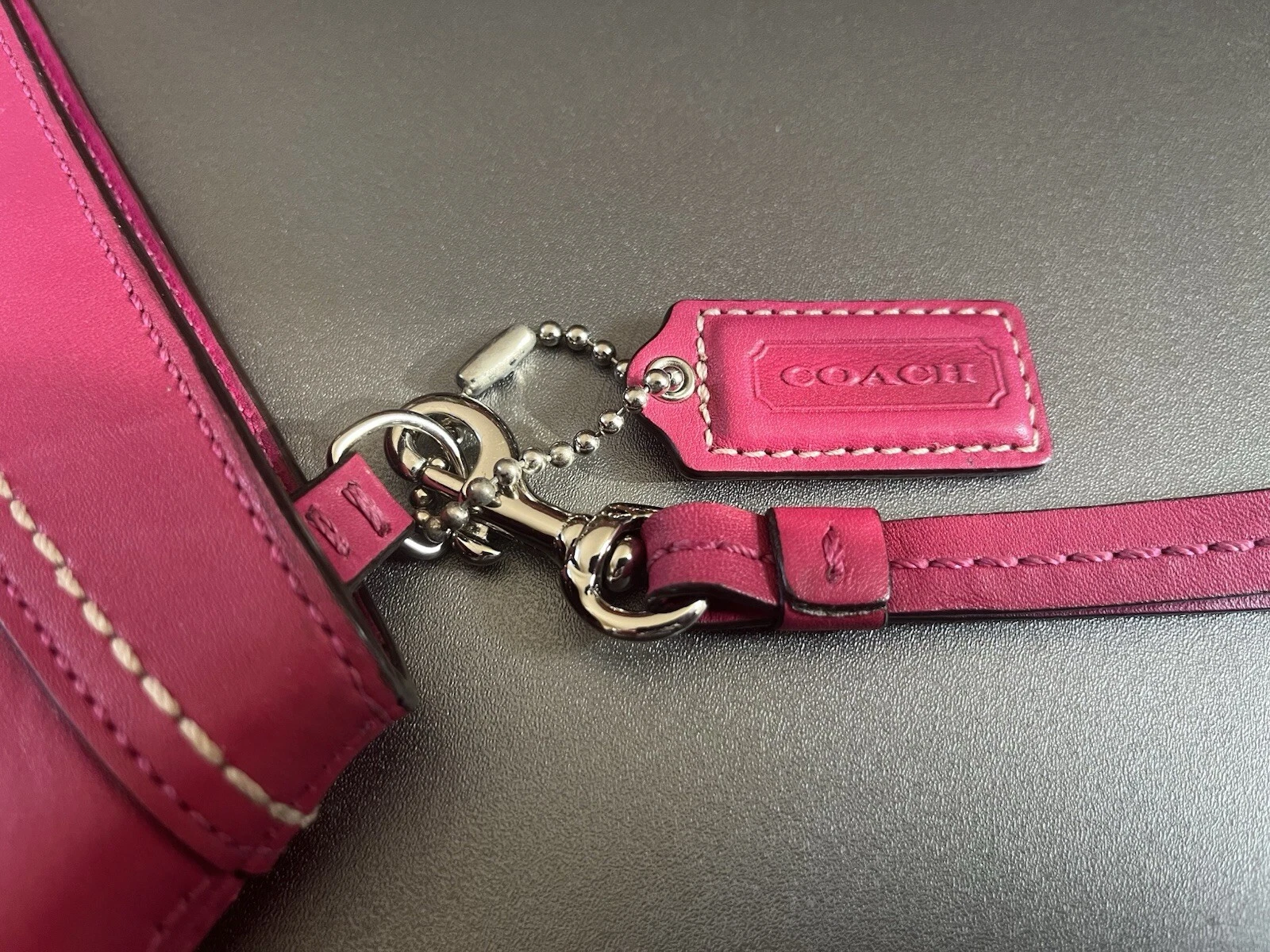COACH (13734) Borsa da polso grande plissettata in pelle rosa lampone frizione