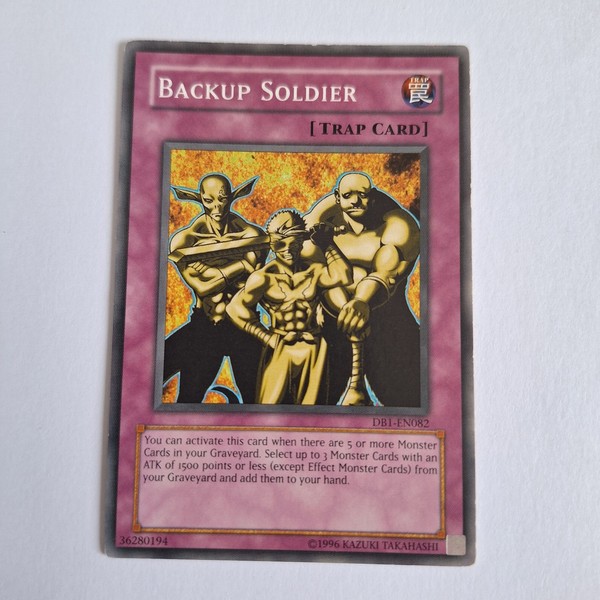 Tarjeta Yu Gi Oh TCG - Soldado de respaldo - DB1-EN082