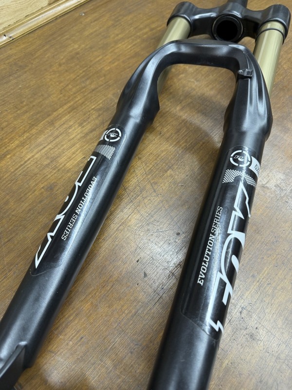 FOX float Evolution Series 27.5in Suspension Fork Tapered Steerer MTB Black/Gold