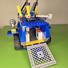 LEGO Alien Conquest: Earth Defense HQ (7066) Complete W/Minifigures, Inst. & Box