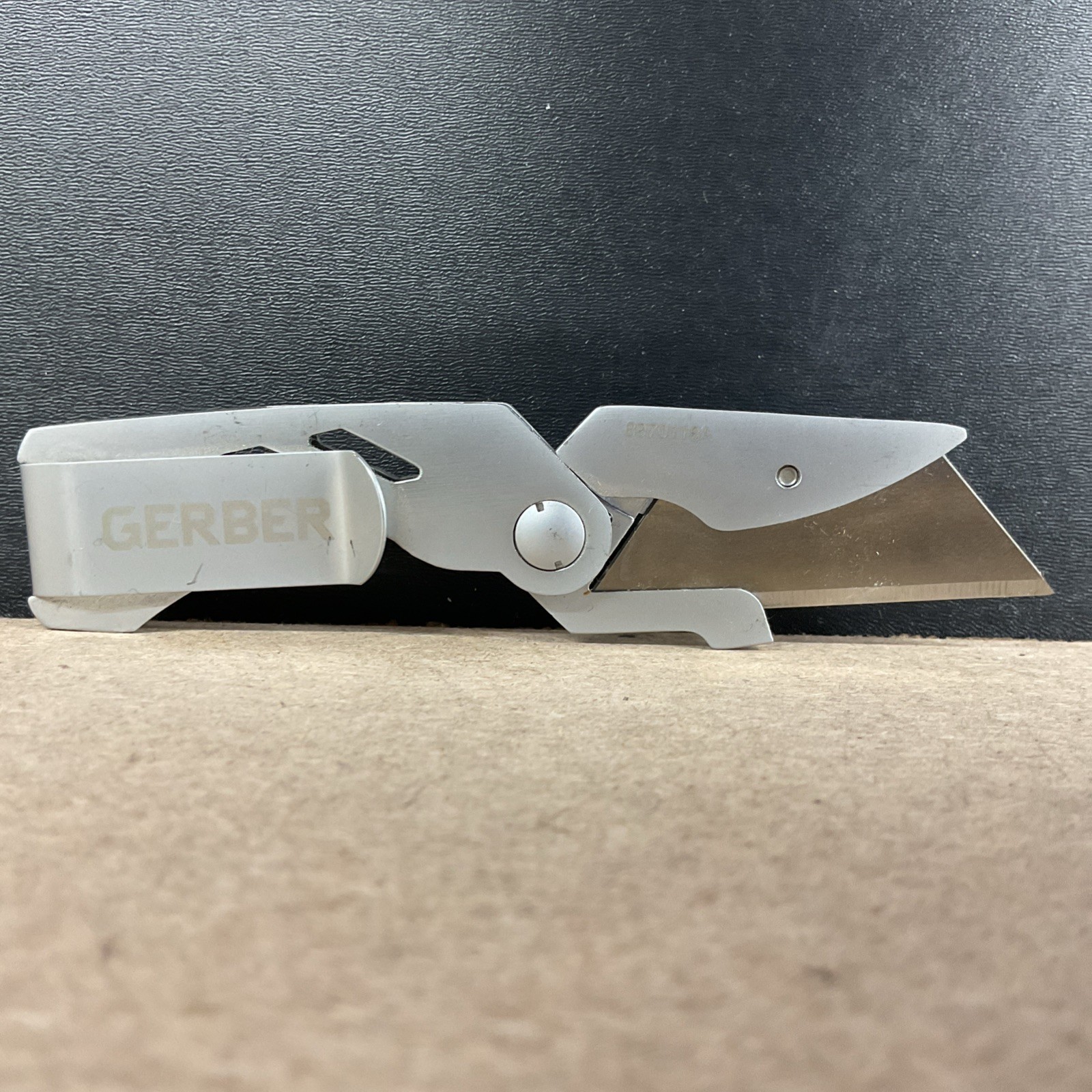 Gerber Folding Box Cutter Locking Razor Blade 8970118A - Sil