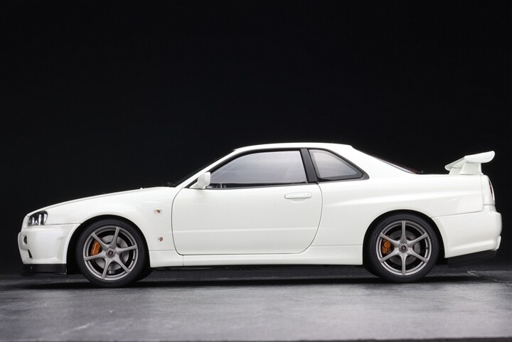 AUTOart 1/18 Nissan Skyline GT-R R34 V-spec II Diecast Model