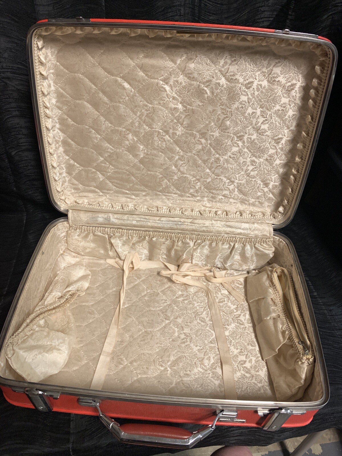 Vtg American Tourister Tiara Red 21” Suitcase Luggage and Makeup Case