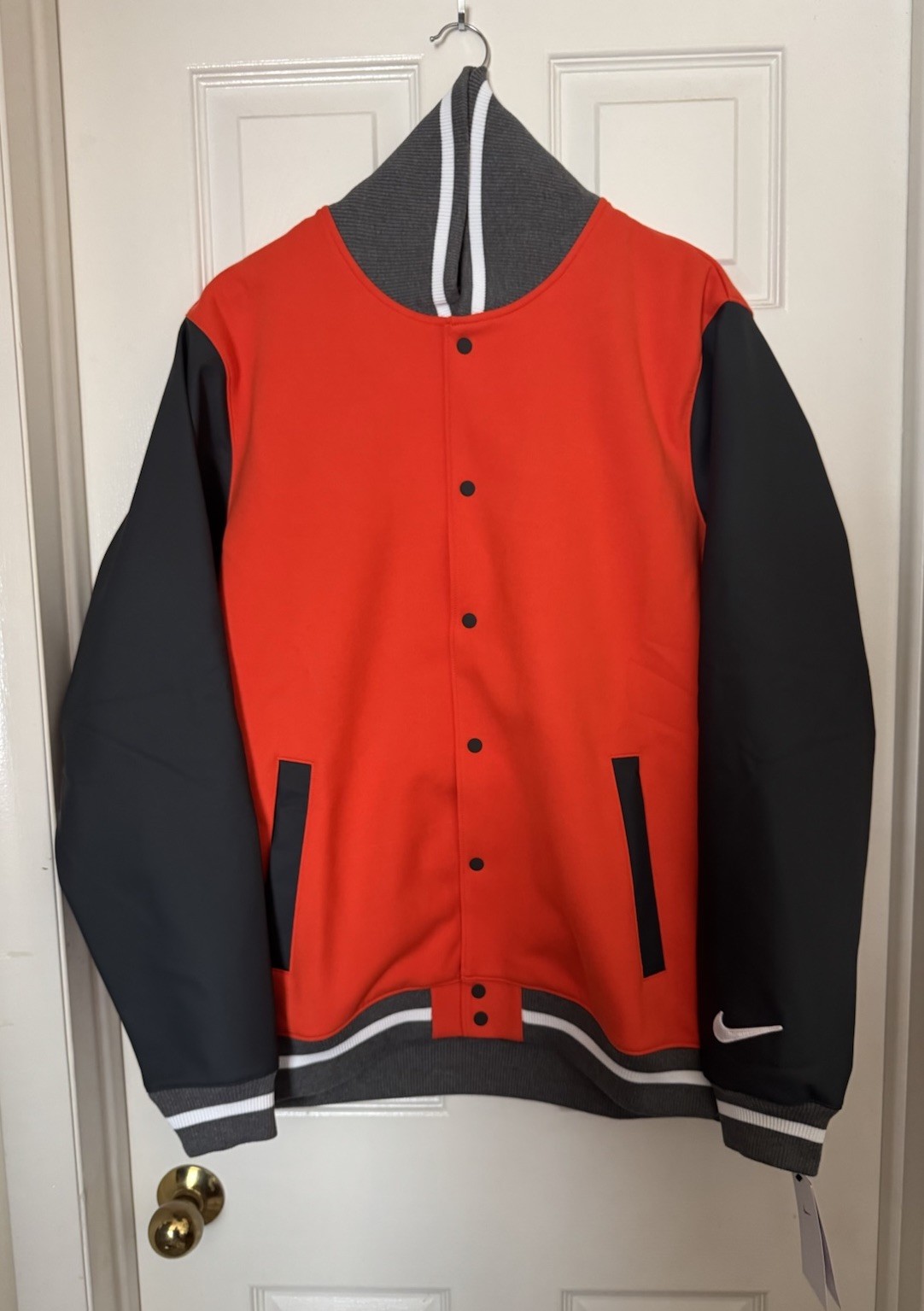 SACAI X NIKE Giacca Nike Uomo Taglia Media Team Arancione Letterman Full Snap DJ5971 820 NUOVA