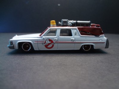 HW Hot Wheels Ghostbusters Ecto-1 red top- Loose