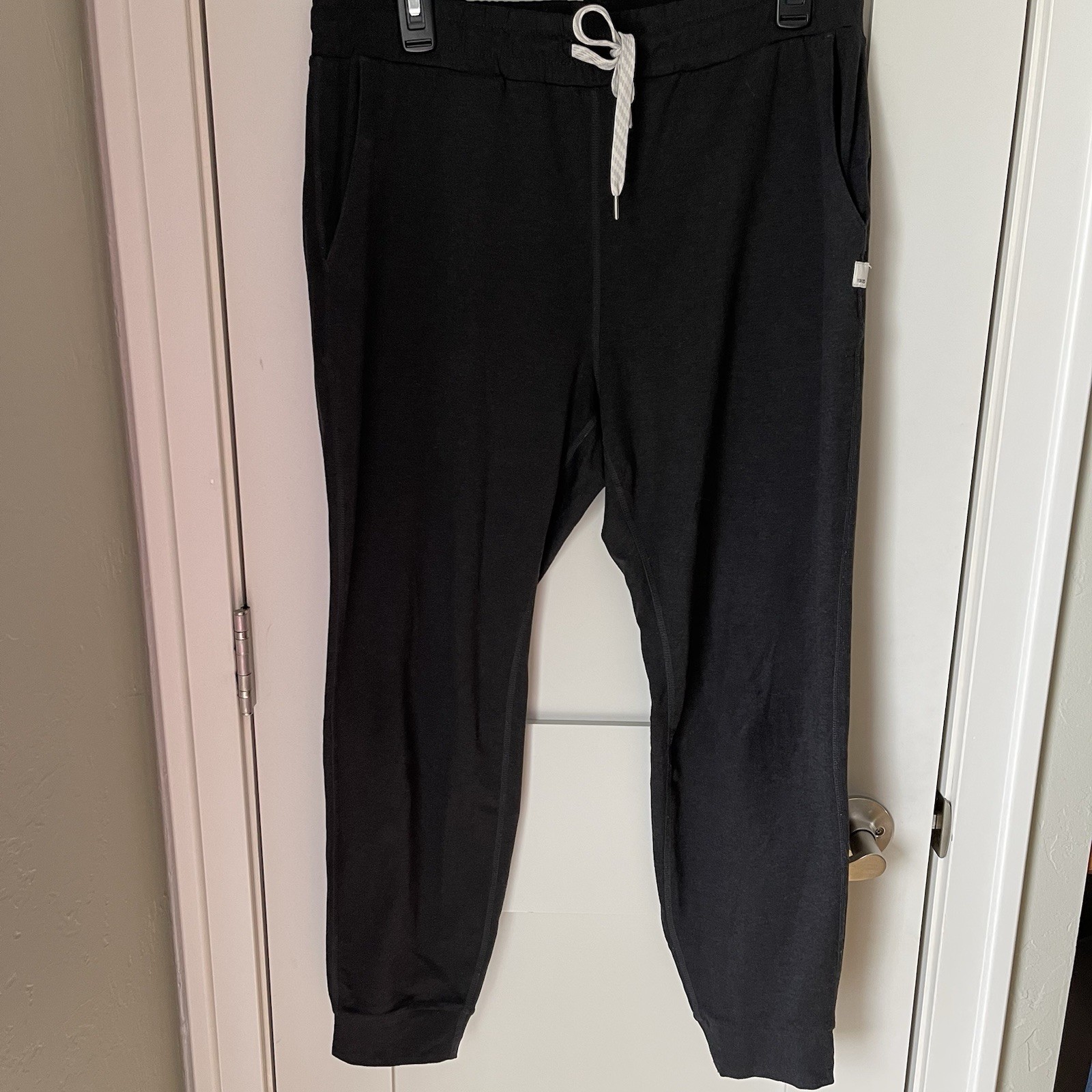 Vuori Women's Dreamknit Performance Jogger Pants Charcoal Heather Size M