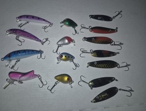 15 Brand New Assorted Fishing Lures..Unkown Brand..Plastic & Metal