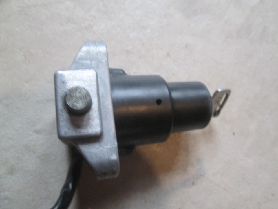 雅马哈 FJ1100 / FJ1200 主开关 STEERING LOCK / IGNITION 3JV-82501-00-00 — 第 2/4 张图片