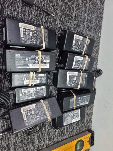 10 x Job Set gebraucht HP schwarz SPITZE Laptop Ladegeräte 19V Mix Amp Box 69