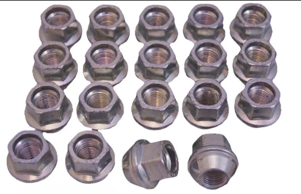 Tapas centrales para ruedas de coche de policía Dodge Charger 2006-2022 - 04782792AA - con tuercas Foto 4 de 4