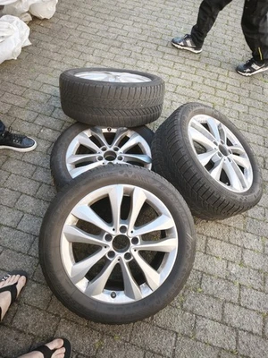Original Mercedes Alufelgen 17 Zoll mit Dunlop Winterreifen - Bild 1 von 4