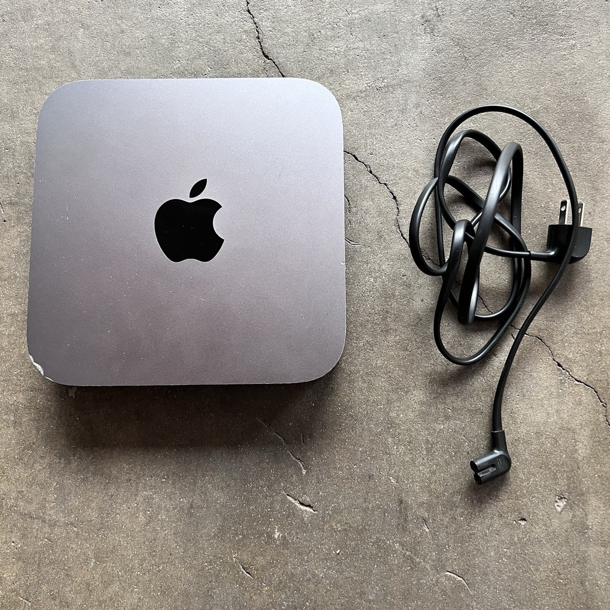 Apple Mac Mini (1TB SSD, Intel Core i7, 3.2 GHz, 32GB) Space Apple Mac Mini (1TB SSD, Intel Core i7, 3.2 GHz, 32GB) Space