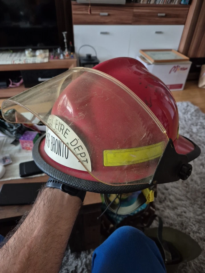 Feuerwehrhelm Kanada Helm Feuerwehr Fire Dept. Calgary #16 BRONTO Amerika USA - Bild 2 von 4