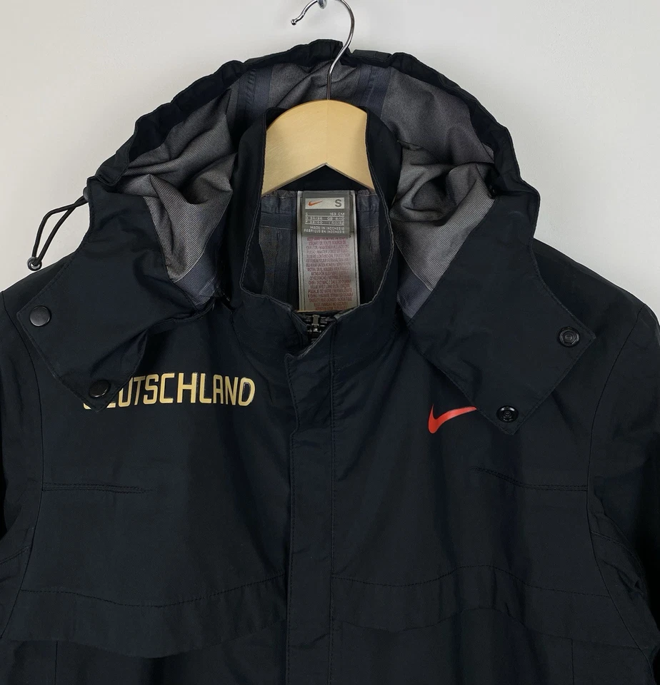 Nike Deutschland Running Waterproof Jacket Woman’s Size S Top Full Zip Black - Image 3 of 4