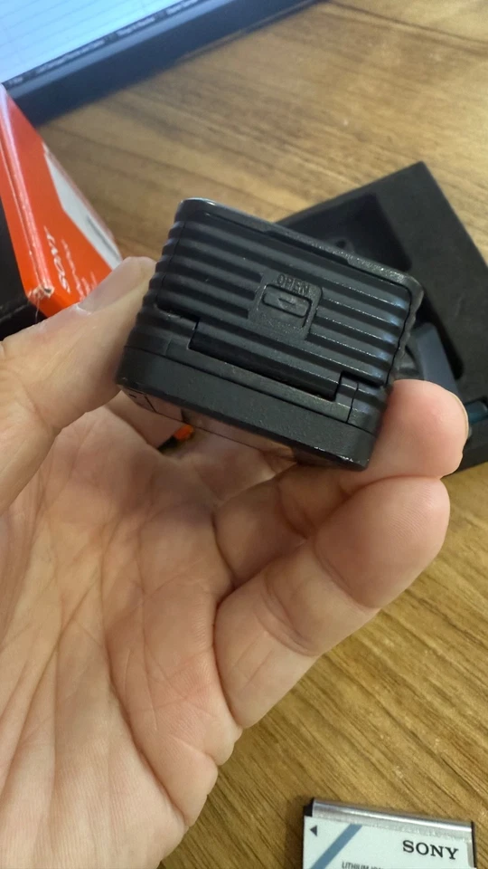 Sony RX0 1-inch Sensor Ultra-Compact Waterproof Camera Bundle Pack With Box #27 - Image 4 of 4