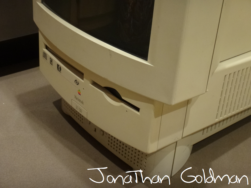 Apple Macintosh LC 520 Performa 500 36MB RAM 4GB HD with IIe card