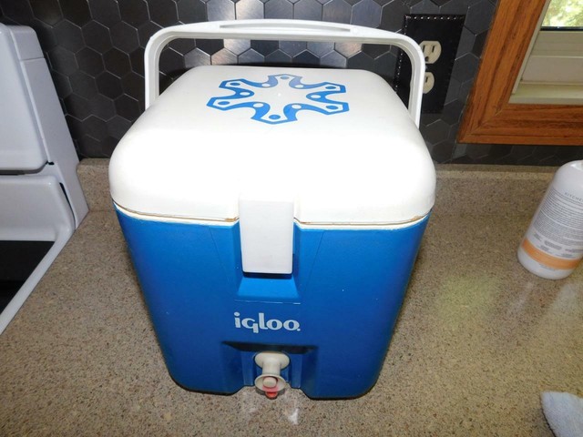 igloo cooler 1 gallon