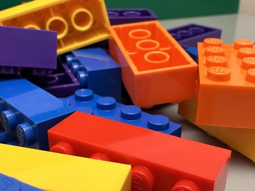 LEGO Brick 2x4 3001, Red, Purple, Blue, Yellow & Orange, 20 Of Each = 100 Pieces - Picture 11 of 15