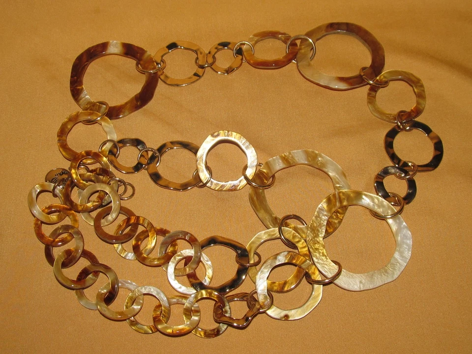 Ancienne ceinture femme vintage années 70 plastique et métal doré seventies N°1 - Photo 3/4