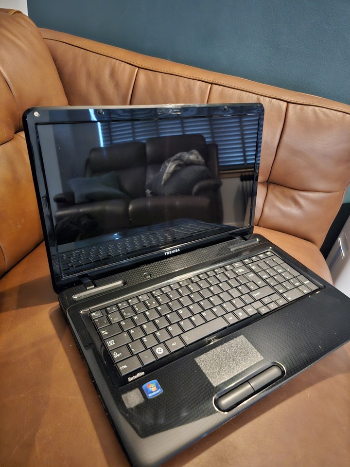 Dalle écran 17.3" LED Pour Toshiba Satellite L670D-149 (côté Gauche) – Neuf Sous Garantie 1 An, Marque Visiodirect