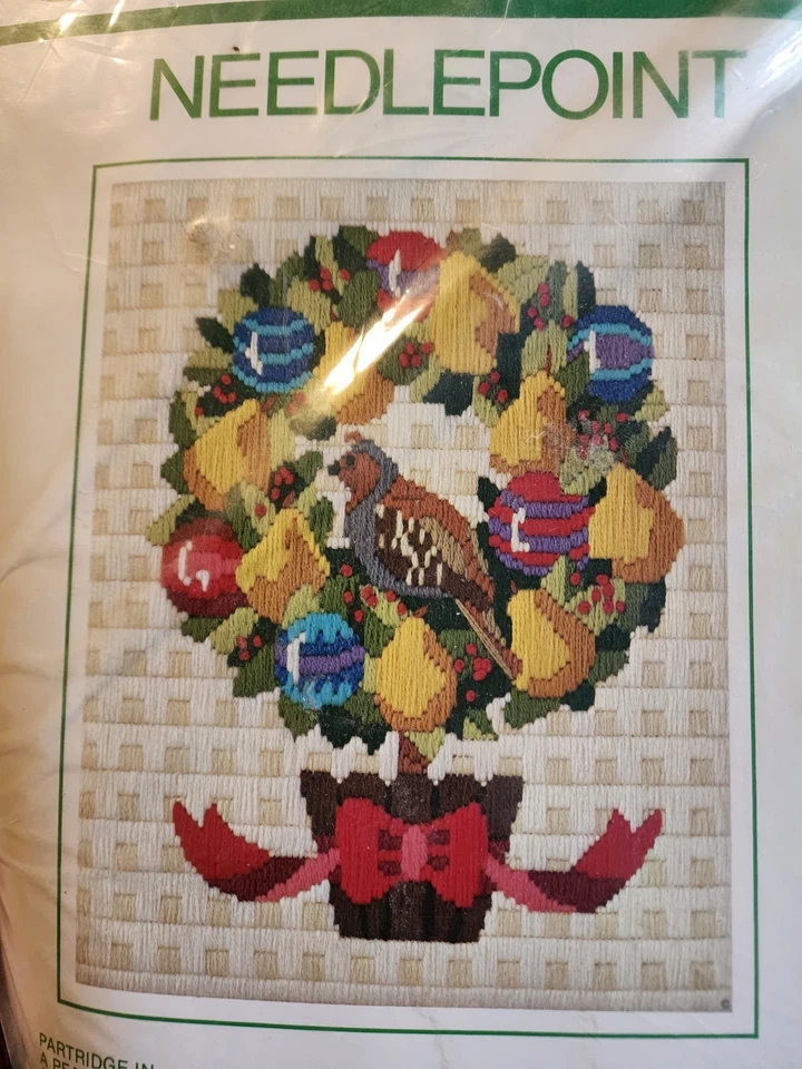 Sunset Stitchery Navidad RECUERDO Tienda de juguetes de Papá Noel y perdiz en un pero  Foto 3 de 4