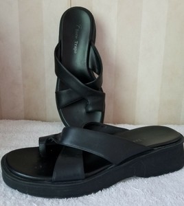 thong bare traps sandals