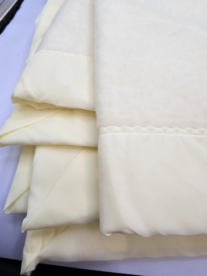 VINTAGE YELLOW QUILTEX BABY BLANKET  48 X 37 - Image 4 of 4