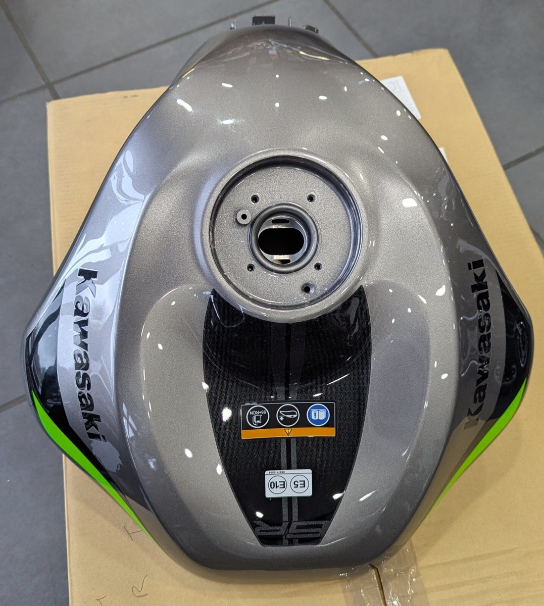 KAWASAKI Ninja ZX-6R ZX6R 2024-2025 Fuel Tank 51093-5085-45W | eBay