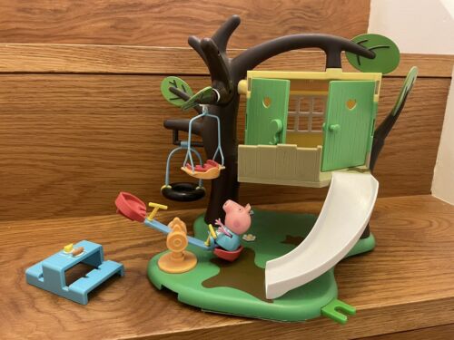 Peppa Pig Tree House Play Set Figure Picnic Table - Picture 1 of 1