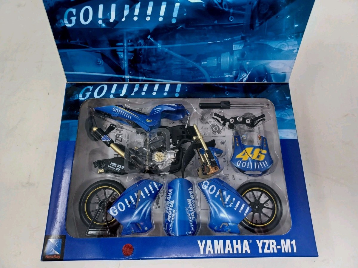 New Ray Yamaha YZR-MI Model kit rider: Valentino Rossi 1:12