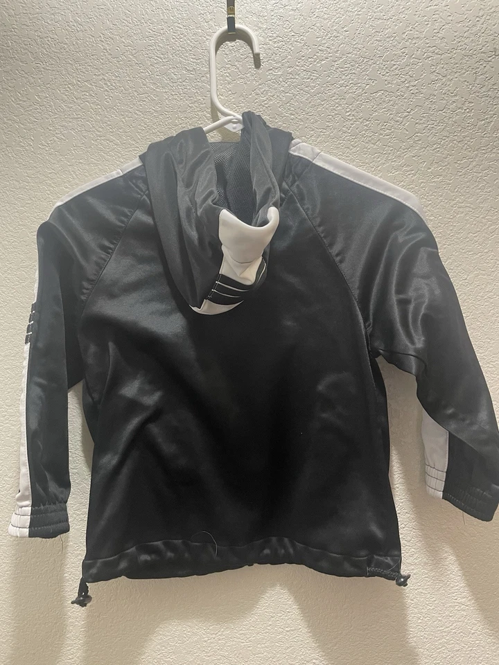 儿童摔跤温暖 UPS。 夹克和裤子。 非常干净。 很好。 儿童玛丽斯维尔 — 第 3/4 张图片