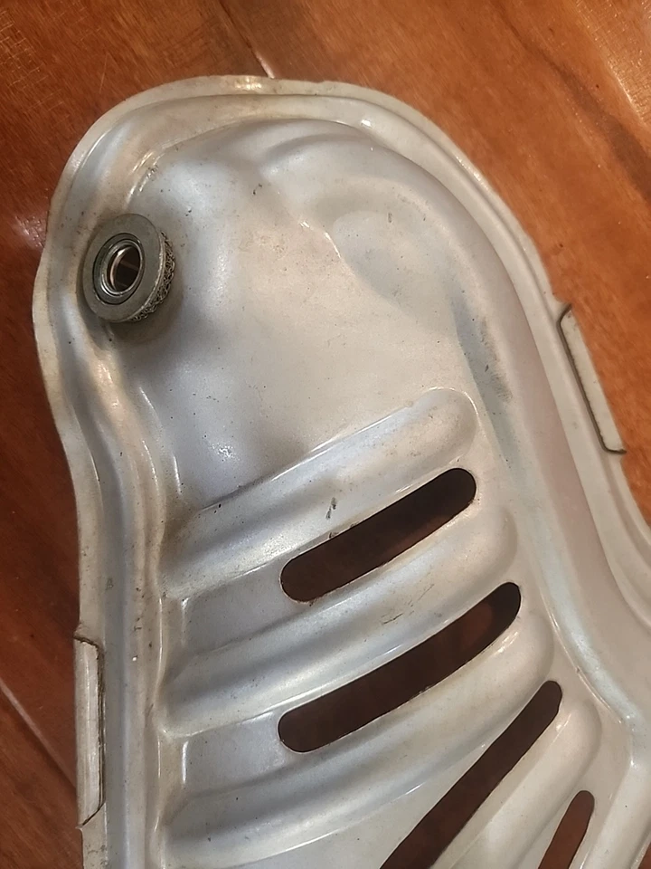 Toyota Corolla 2011-22 1,8 L colector de escape del motor placa de protección térmica superior OEM Foto 3 de 4