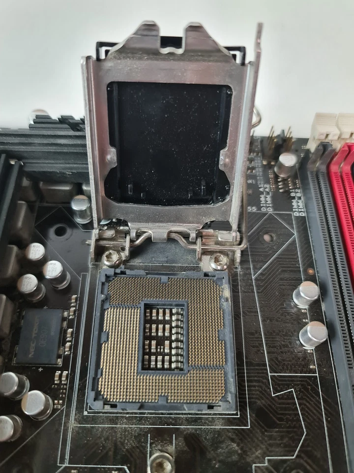 Carte mere asus maximus IV EXTREME socket Intel lga 1155 lga1155 H2 z77 Z68 p67 - Photo 4/4