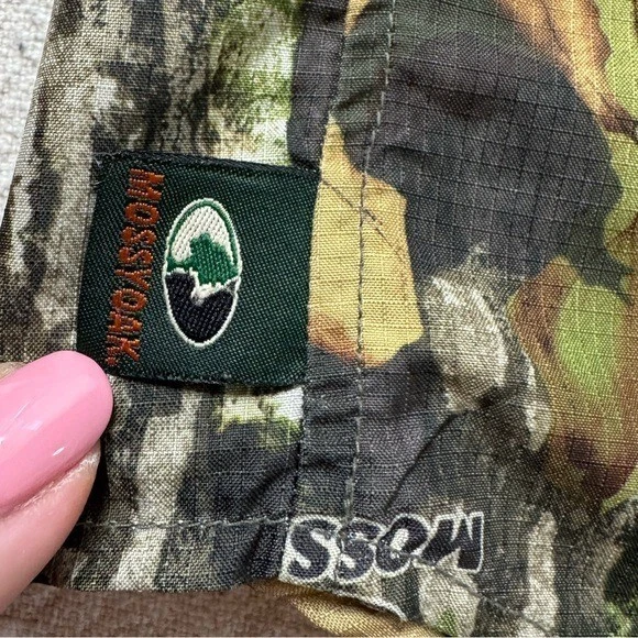 Mossy Oak Men’s Green Camo Leaf Print Long Sleeve Vented Shirt 2XL - Image 4 of 4