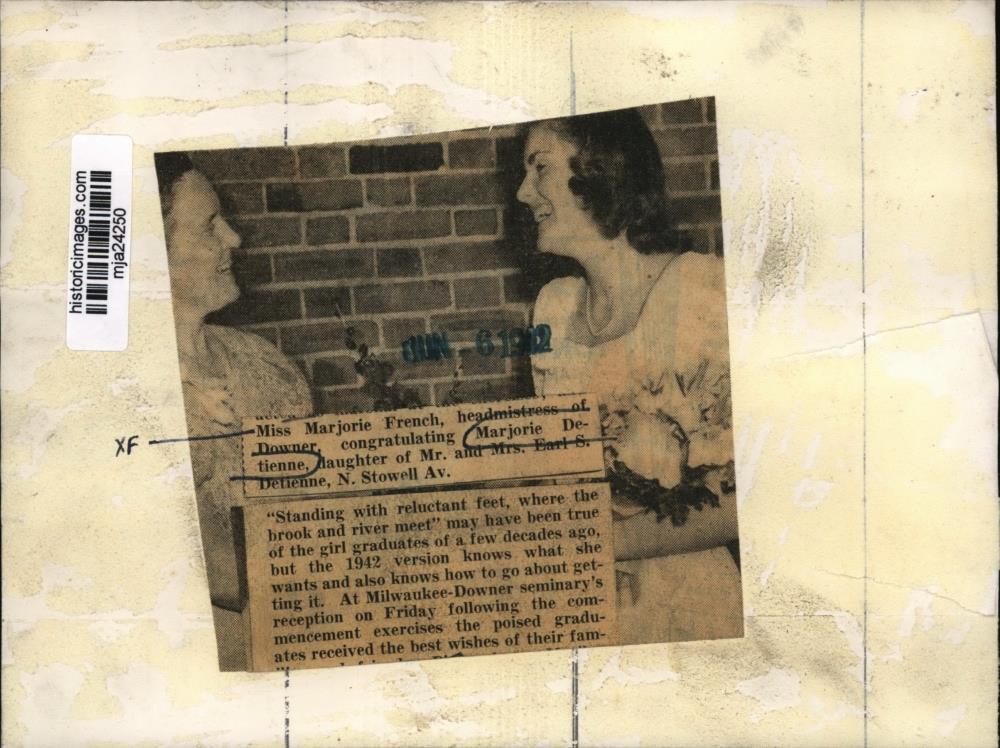 1942 Press Photo Marjorie French, Marjorie Detienne at Downer commencement